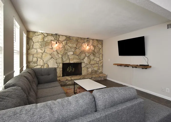 Desert Escape L 2 Masters L Heated Pool Holiday home *