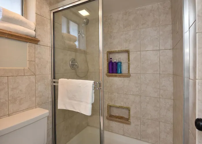 Desert Escape L 2 Masters L Heated Pool Holiday home *