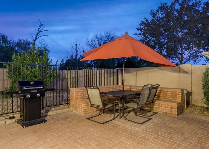 Desert Escape L 2 Masters L Heated Pool Holiday home